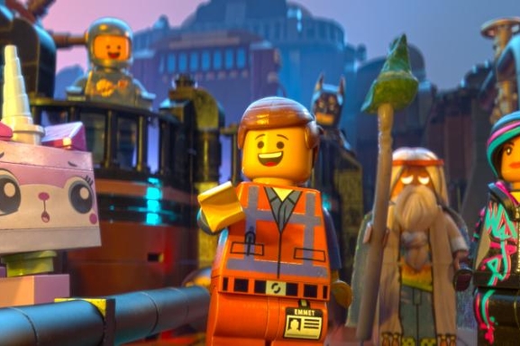 La grande aventure Lego, en tête du box office US, débarque en France !