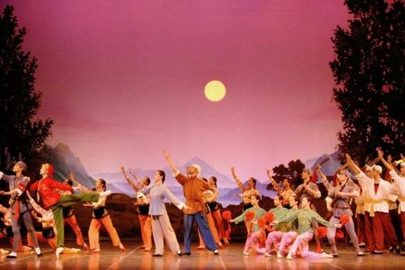 La fille aux cheveux blancs, un ballet émouvant et plein de grâce