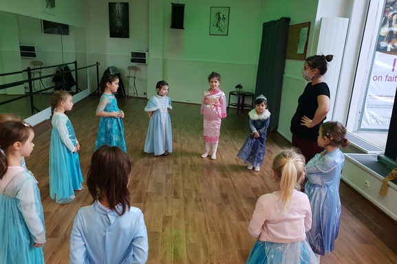 S’éveiller et comprendre son corps tout en dansant ? C’est possible au Studio Danse Energie.