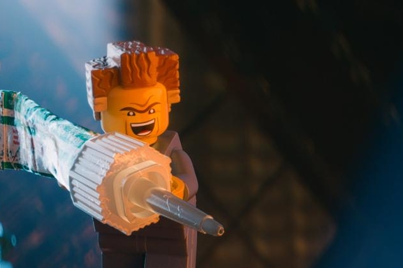 La grande aventure Lego, en tête du box office US, débarque en France !