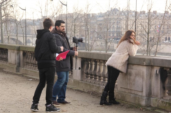 Découvrez en excusivité sur casting.fr l'une de nos membres: Célia Diane dans le court-métrage "Hours Pass By"