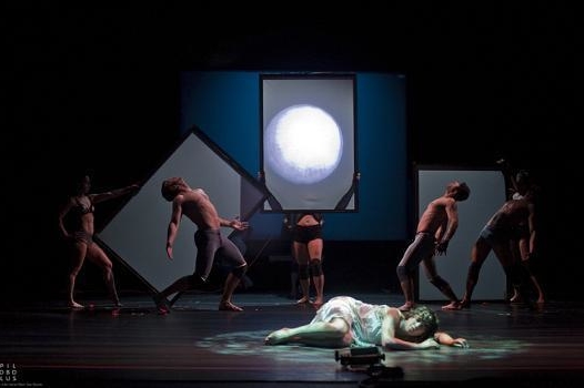 Le spectacle Pilobolus ShadowLand aux Folies Bergères !