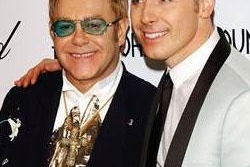 Elton John est papa!